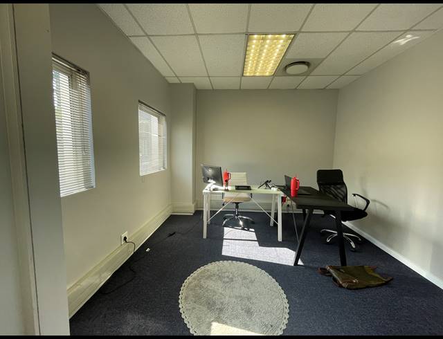128M² OFFICE TO LET IN LYME PARK